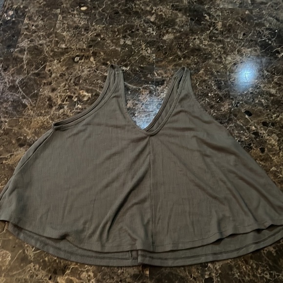 Free people XS oversized crop top. Dark olive green color. A409 - Picture 3 of 3